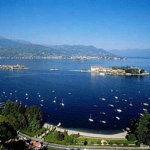����� � ���볿